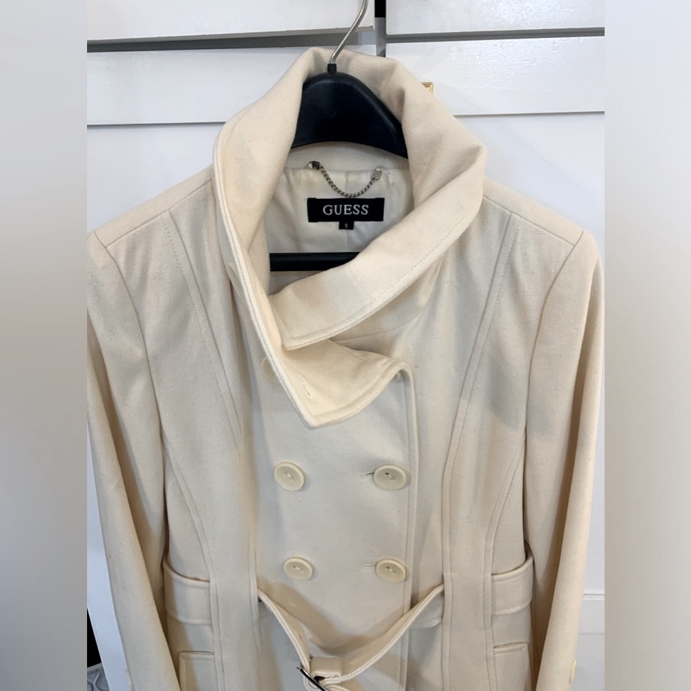 GUESS Wool Coat with Sash
Cream color. Size Small
Pockets and stand up collar.